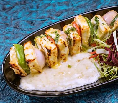 Malai Paneer Tikka – Soft & Creamy Paneer Skewers